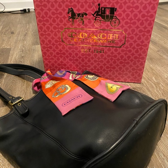 Vintage coach tote bag with coach accent scarf - Picture 3 of 8